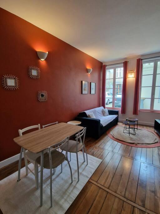 Chaleureux Appartement - Hyper Centre - Charbonnet تروي المظهر الخارجي الصورة